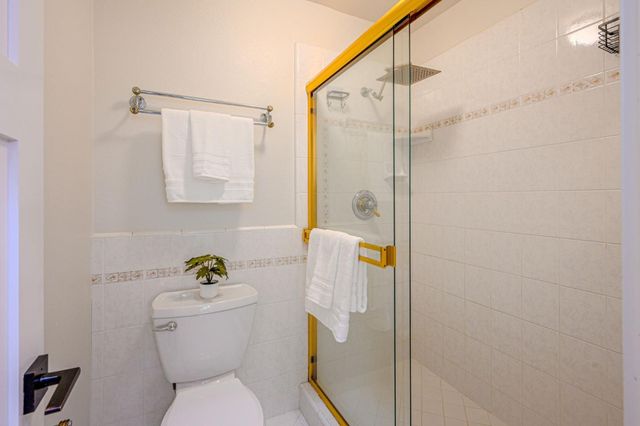 10112 Adelheid, Cupertino, CA 95014