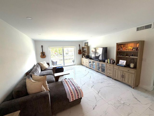 120 Lehane Terrace 206, North Palm Beach, FL 33408