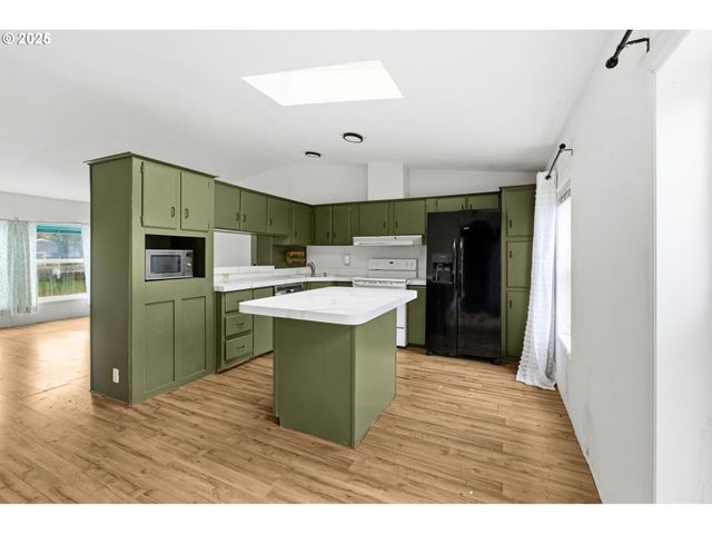 93295 TERRITORIAL Hwy 5, Junction City, OR 97448