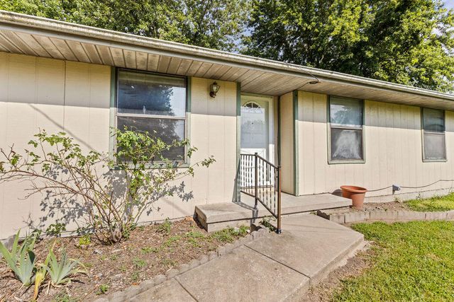 1738 N Oak Grove Avenue, Springfield, MO 65803