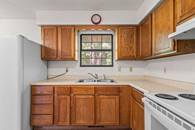 1738 N Oak Grove Avenue, Springfield, MO 65803