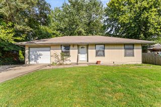 1738 N Oak Grove Avenue, Springfield, MO 65803