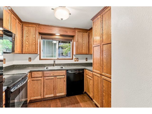 29720 Sw COURTSIDE Dr 52, Wilsonville, OR 97070