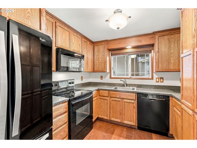 29720 Sw COURTSIDE Dr 52, Wilsonville, OR 97070
