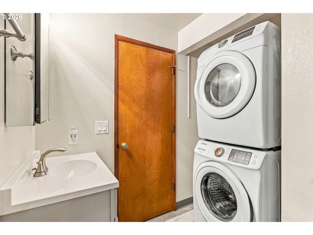 29720 Sw COURTSIDE Dr 52, Wilsonville, OR 97070