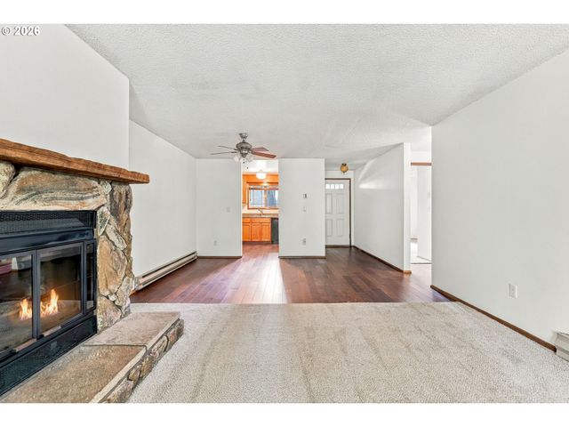 29720 Sw COURTSIDE Dr 52, Wilsonville, OR 97070