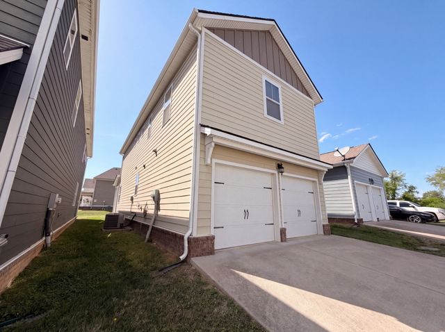 415 Prestige Ct, Pleasant View, TN 37146