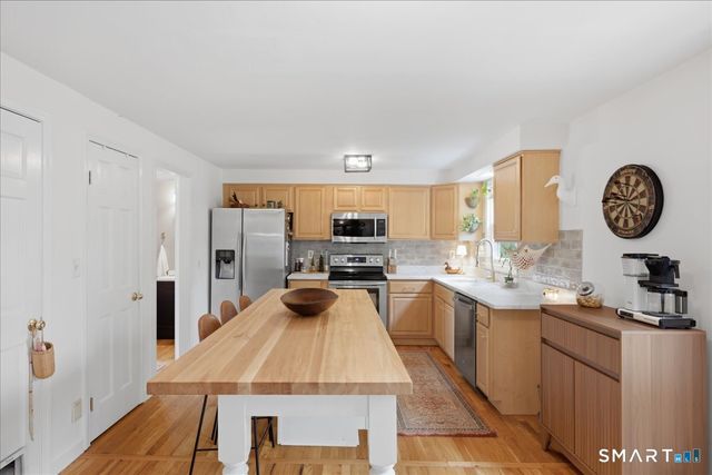 19 Maplewood Drive, East Lyme, CT 06333
