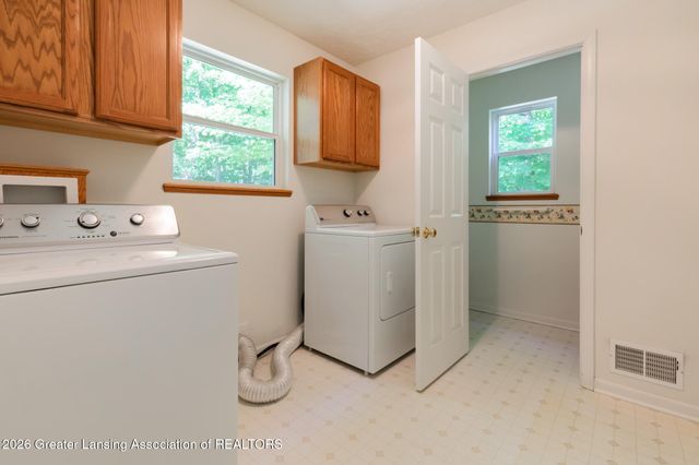 5730 Cartago Drive, Lansing, MI 48911