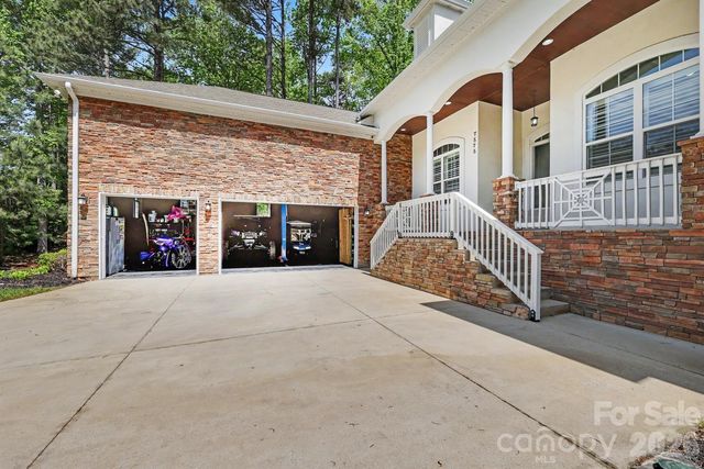 7575 Cottonwood Drive, Denver, NC 28037