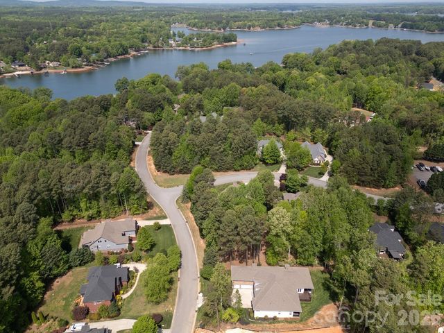 7575 Cottonwood Drive, Denver, NC 28037