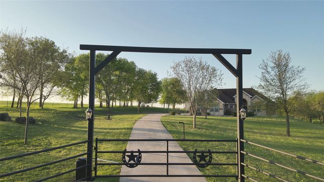 16900 County Road 706, Leonard, TX 75452