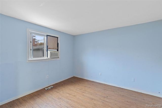 9274 Chamberlain Street, Romulus, MI 48174