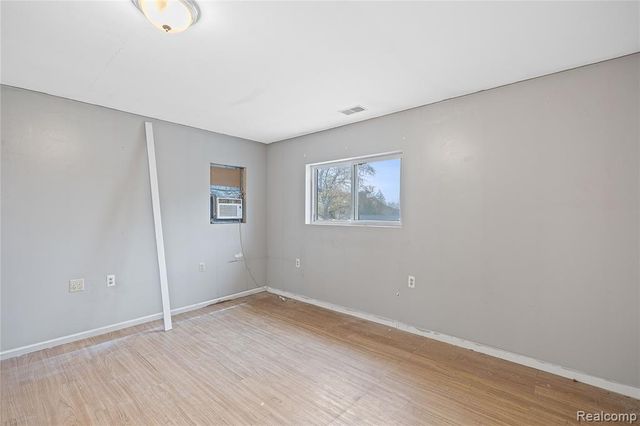 9274 Chamberlain Street, Romulus, MI 48174