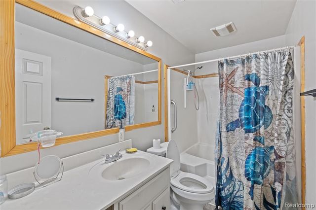 9274 Chamberlain Street, Romulus, MI 48174