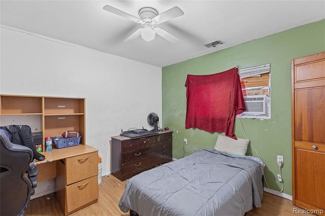 9274 Chamberlain Street, Romulus, MI 48174