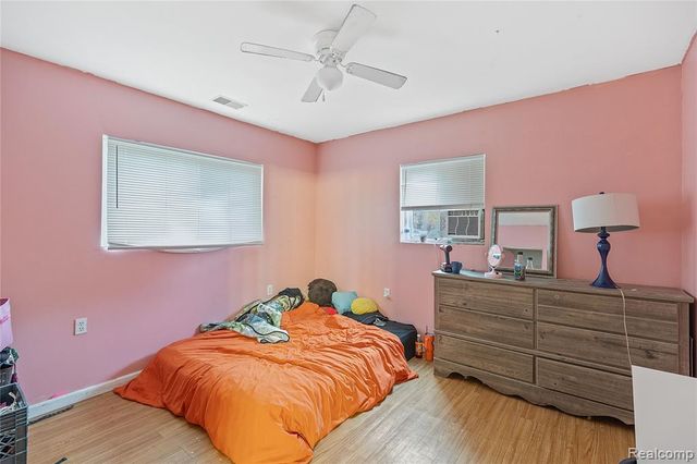 9274 Chamberlain Street, Romulus, MI 48174