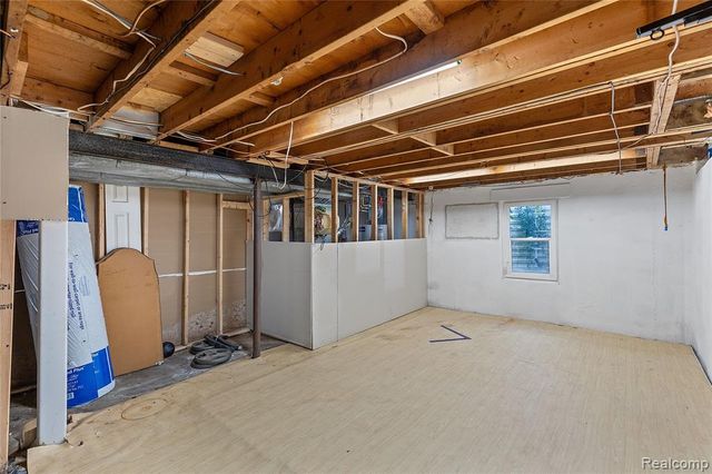 9274 Chamberlain Street, Romulus, MI 48174