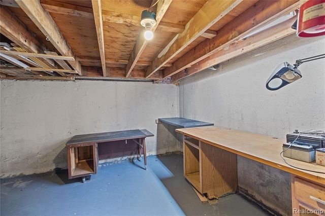 9274 Chamberlain Street, Romulus, MI 48174