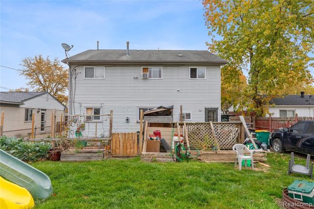 9274 Chamberlain Street, Romulus, MI 48174