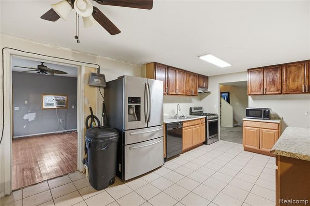 9274 Chamberlain Street, Romulus, MI 48174