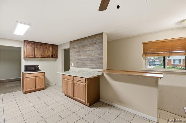 9274 Chamberlain Street, Romulus, MI 48174