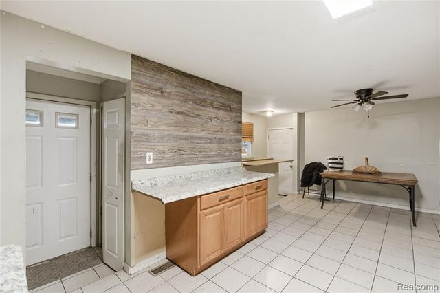 9274 Chamberlain Street, Romulus, MI 48174