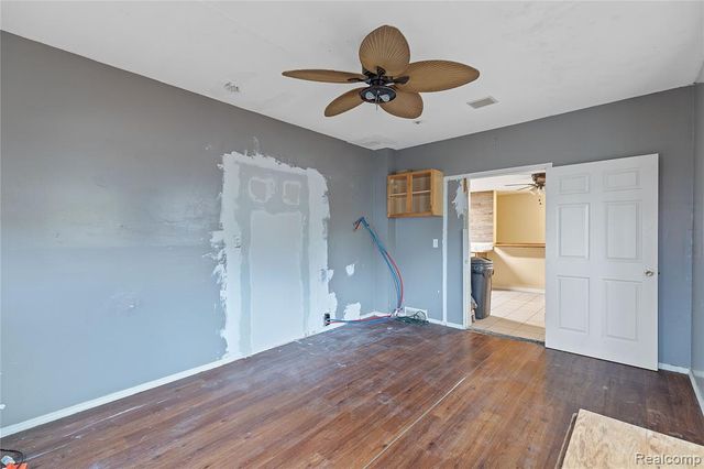 9274 Chamberlain Street, Romulus, MI 48174