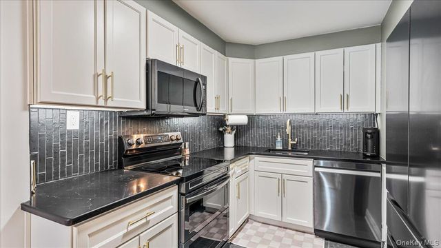 10-24 166th Street 3A, Beechhurst, NY 11357