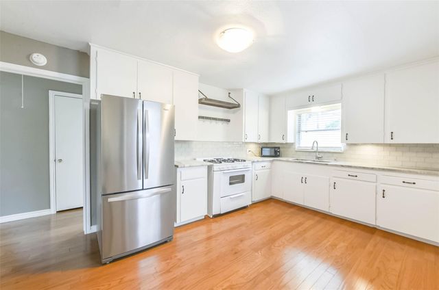 4615 Braeburn Drive, Bellaire, TX 77401