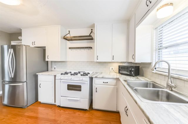 4615 Braeburn Drive, Bellaire, TX 77401