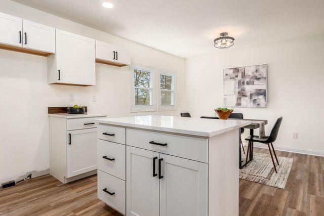 7025 Iris Drive, Grove City, OH 43123