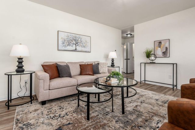 7025 Iris Drive, Grove City, OH 43123