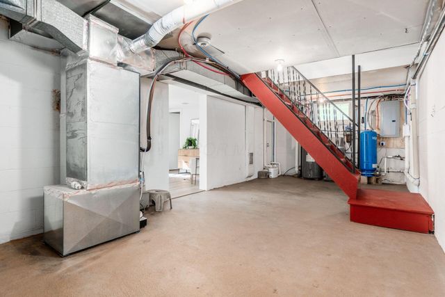 7025 Iris Drive, Grove City, OH 43123