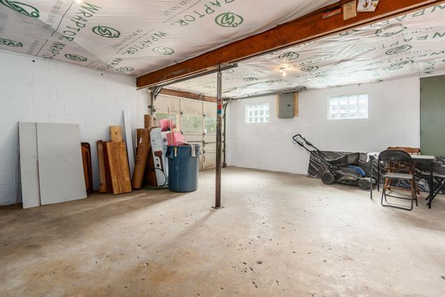 7025 Iris Drive, Grove City, OH 43123