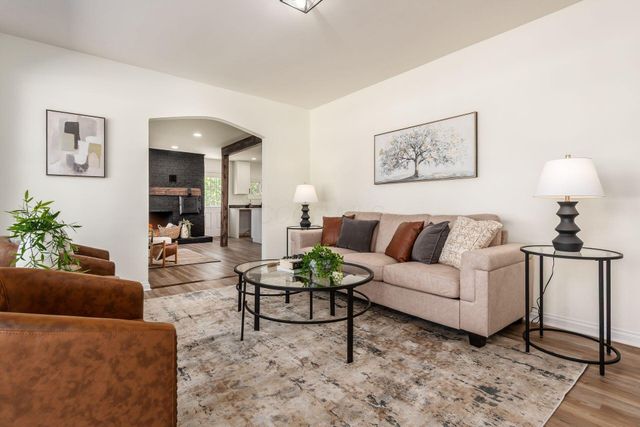 7025 Iris Drive, Grove City, OH 43123