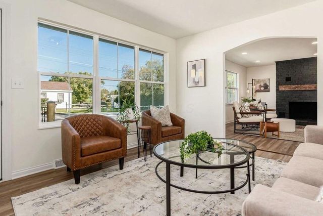 7025 Iris Drive, Grove City, OH 43123