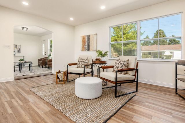 7025 Iris Drive, Grove City, OH 43123