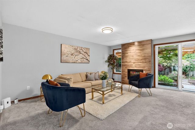 21011 36th Place W, Lynnwood, WA 98036