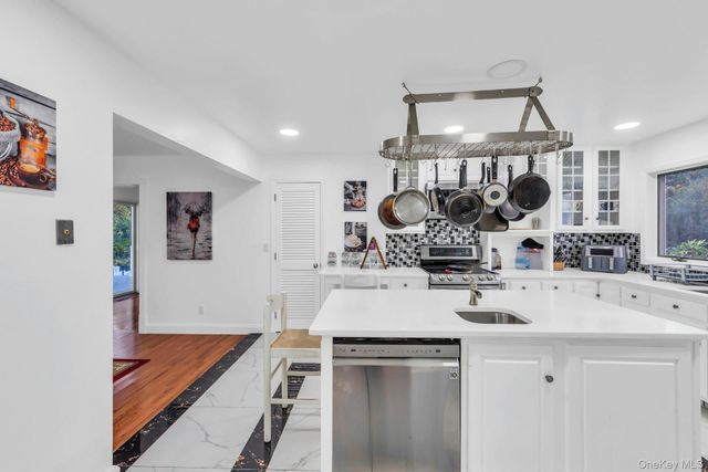 19 Bay Woods Drive, Hampton Bays, NY 11946