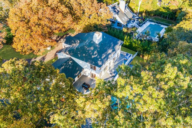 19 Bay Woods Drive, Hampton Bays, NY 11946