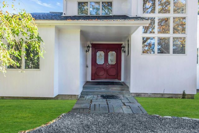 19 Bay Woods Drive, Hampton Bays, NY 11946