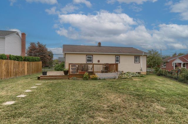 1637 E CARACAS AVE, Hershey, PA 17033