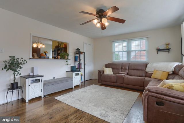 1637 E CARACAS AVE, Hershey, PA 17033