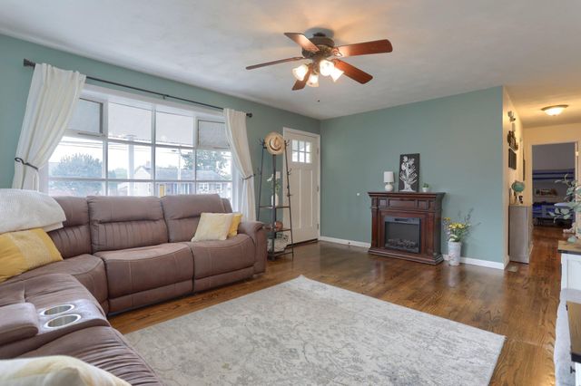 1637 E CARACAS AVE, Hershey, PA 17033