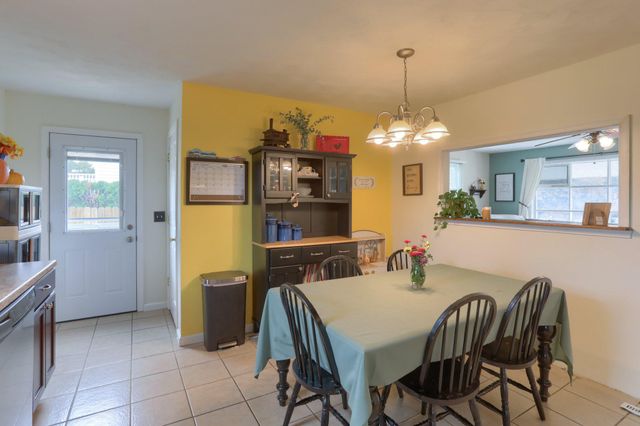 1637 E CARACAS AVE, Hershey, PA 17033