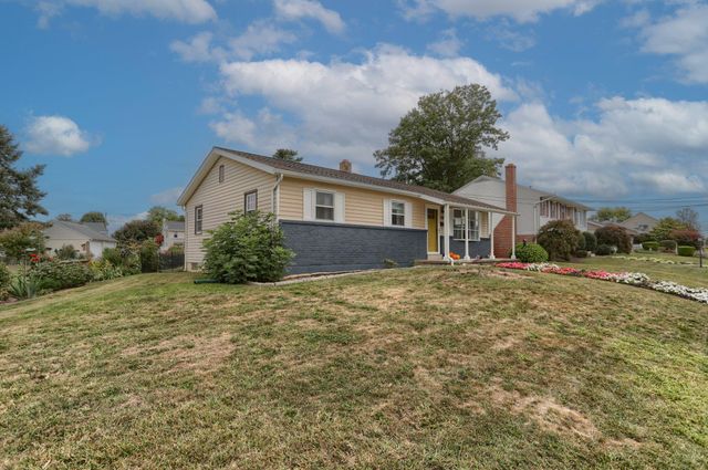 1637 E CARACAS AVE, Hershey, PA 17033