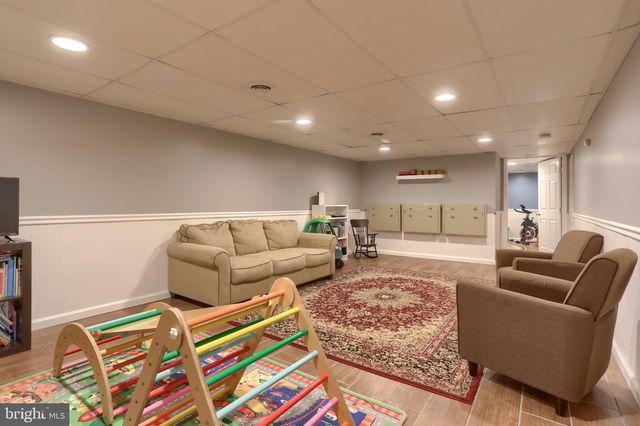 1637 E CARACAS AVE, Hershey, PA 17033