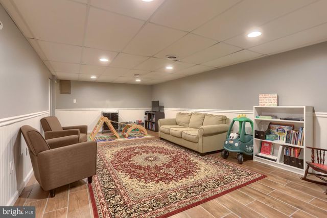 1637 E CARACAS AVE, Hershey, PA 17033