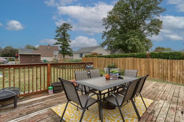 1637 E CARACAS AVE, Hershey, PA 17033